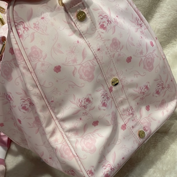 Stoney Clover Lane SCL Hello Spring Climbing Roses Limited Sold Out Duffle - Picture 5 of 5